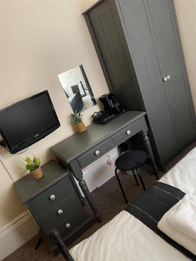 Burlington Hotel Сандаун Екстериор снимка