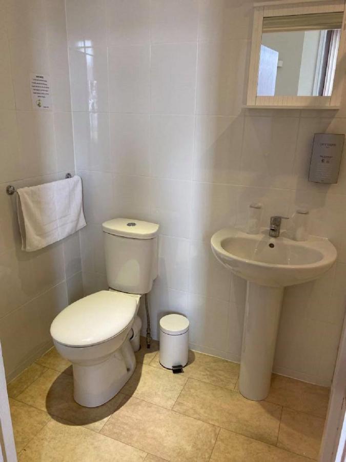 Burlington Hotel Сандаун Екстериор снимка