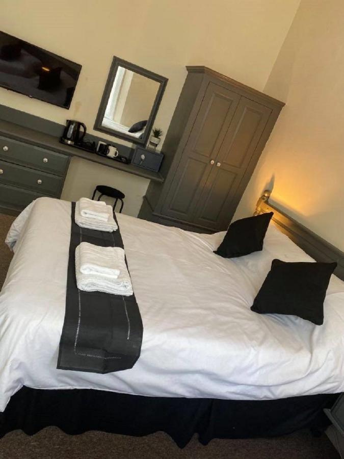 Burlington Hotel Сандаун Екстериор снимка