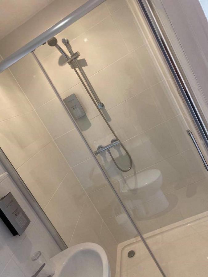Burlington Hotel Сандаун Екстериор снимка