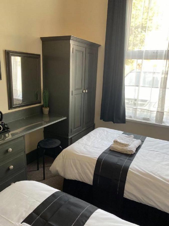 Burlington Hotel Сандаун Екстериор снимка