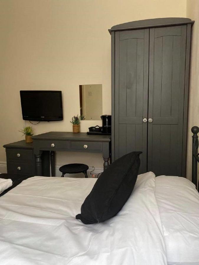 Burlington Hotel Сандаун Екстериор снимка