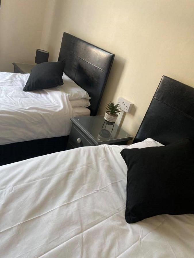 Burlington Hotel Сандаун Екстериор снимка