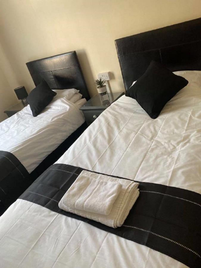 Burlington Hotel Сандаун Екстериор снимка