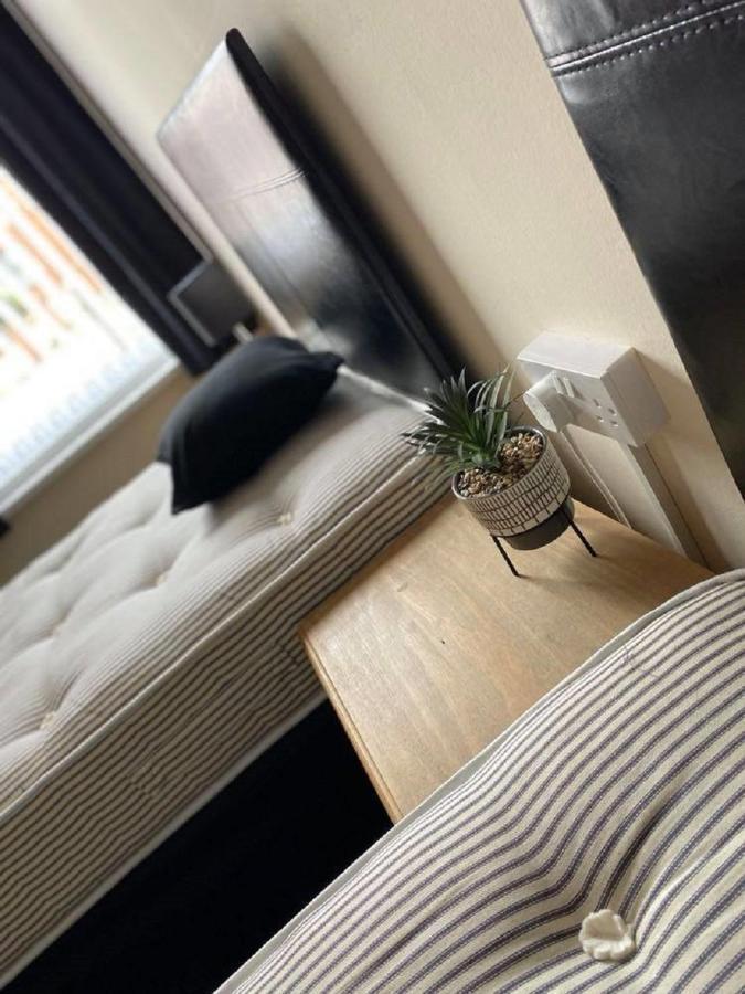 Burlington Hotel Сандаун Екстериор снимка