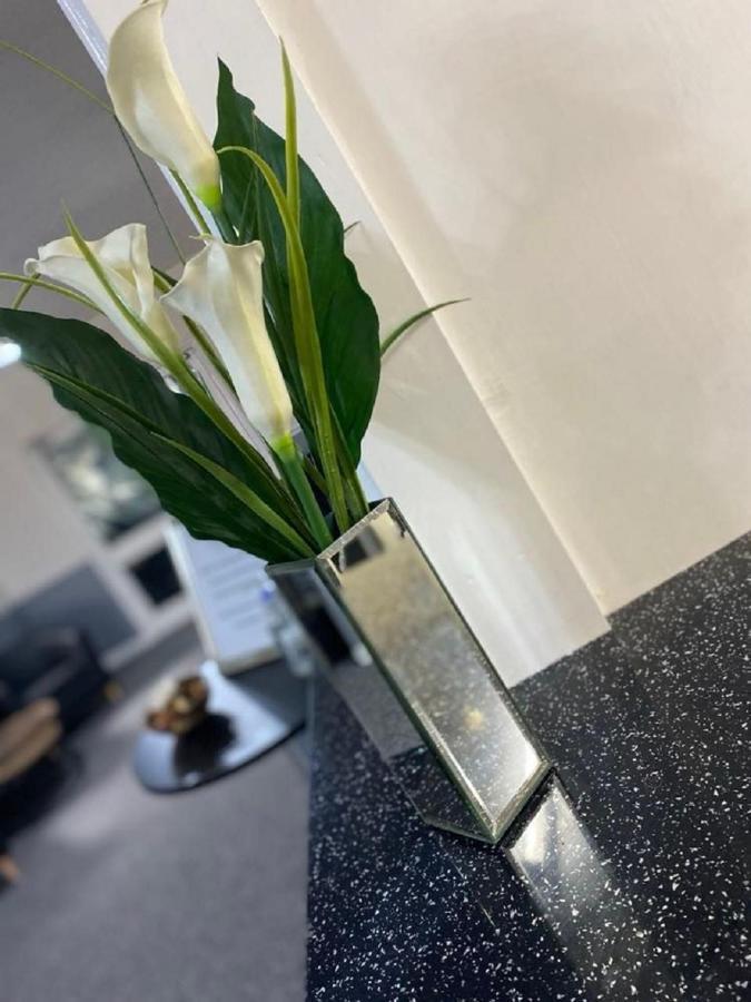 Burlington Hotel Сандаун Екстериор снимка