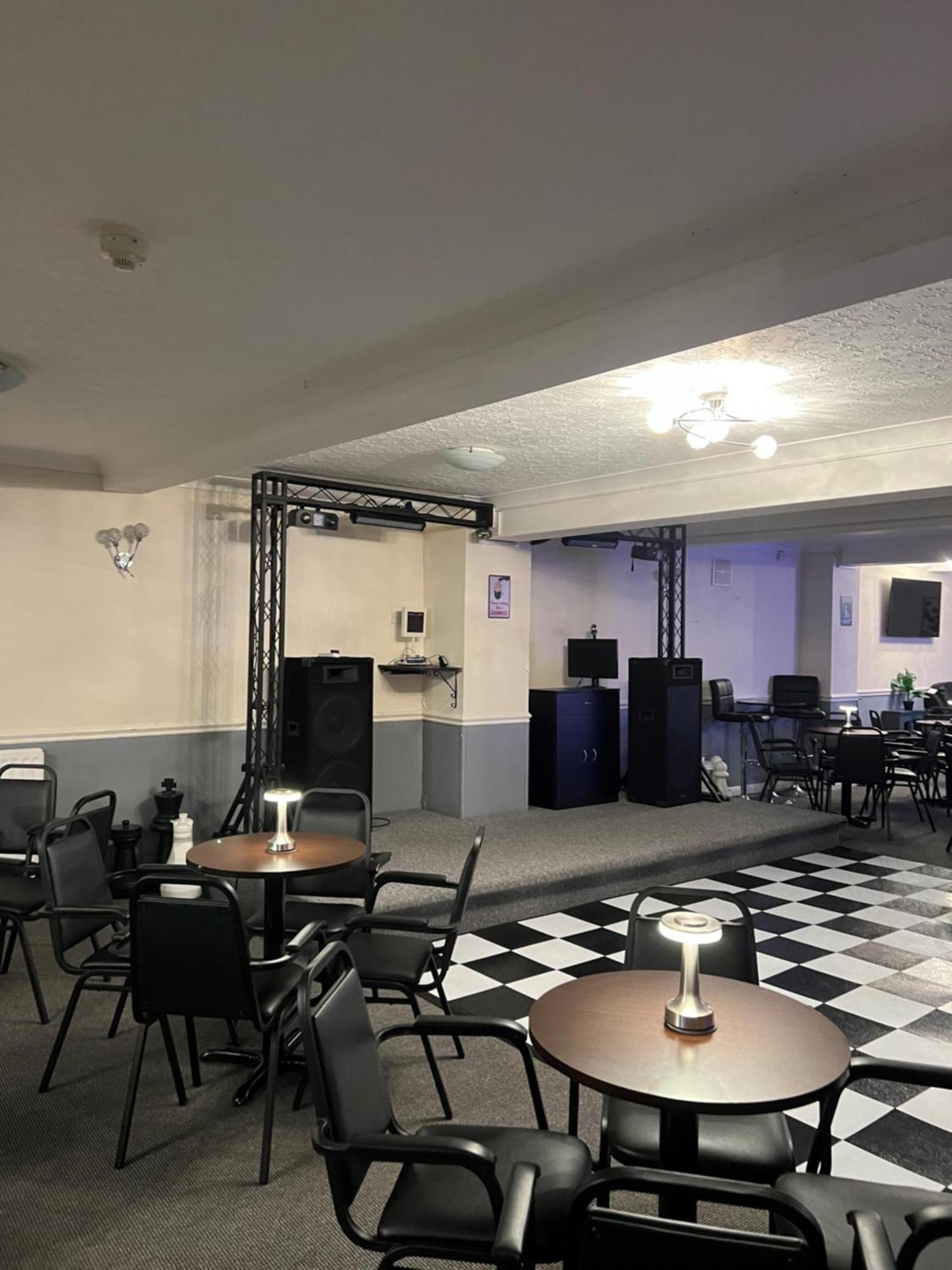 Burlington Hotel Сандаун Екстериор снимка