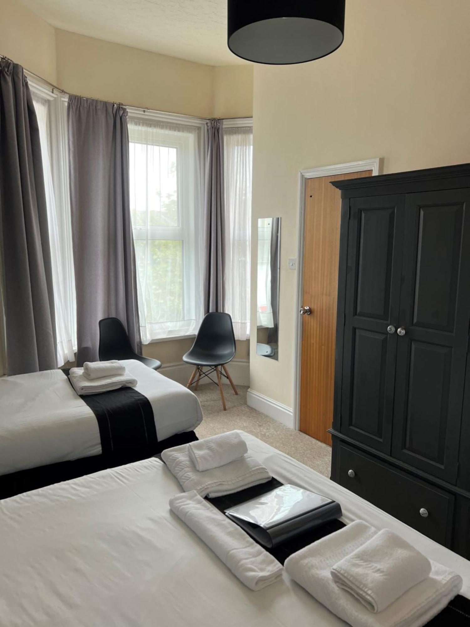 Burlington Hotel Сандаун Екстериор снимка
